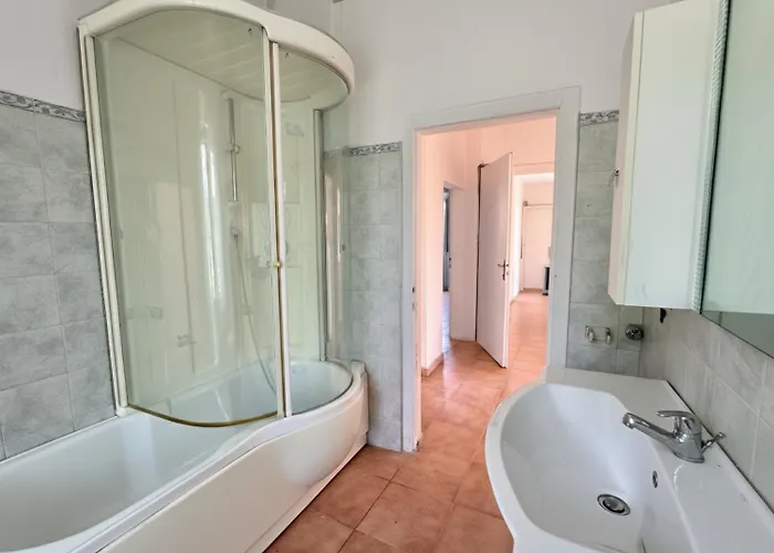 Armony Venus E Assisi * بيرودجا